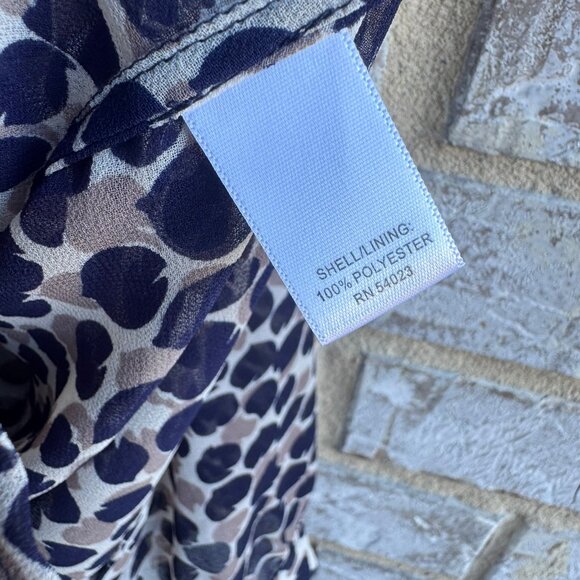 Banana Republic 3/4 Sleeve Button Front Round Neck Geo Sheer Blouse Size L. - Picture 5 of 10